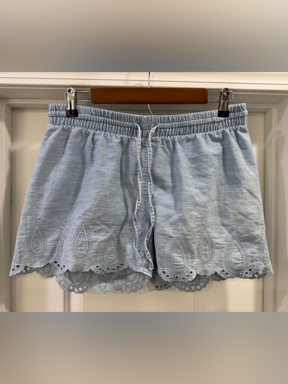 crown & ivy Light Blue Embroidered Eyelet Scalloped Pull-On Drawstring Shorts